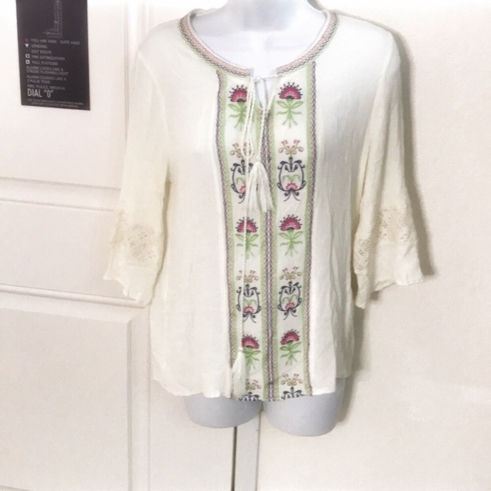 Bella Swan Umgee embroidered lace blouse size M y2k